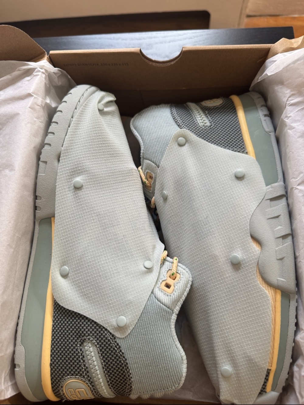 Nike Travis Scott trainers 
Size 7.5 
Brand new with box 
Ready to ship